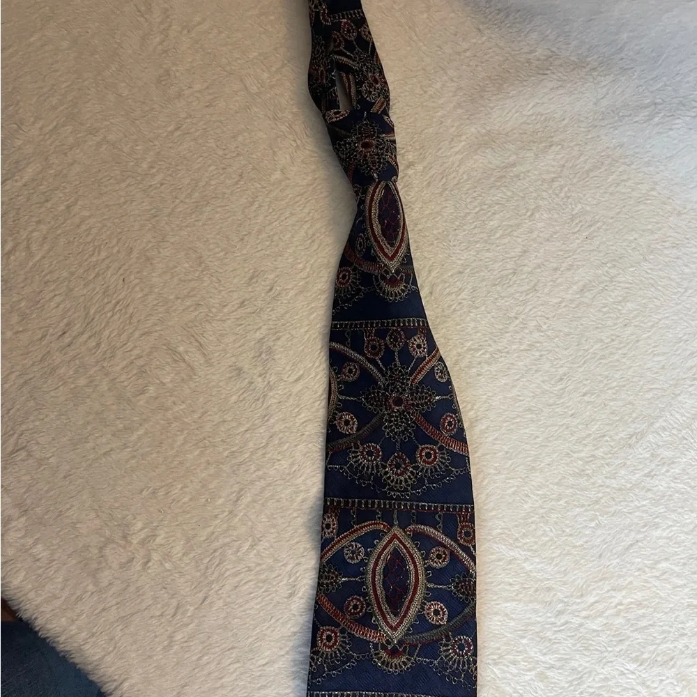 Elegant Paisley Men's Tie - Navy and Red